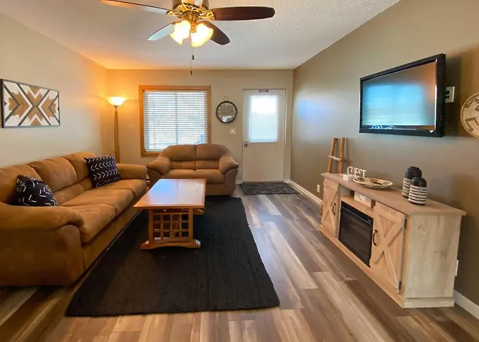 Sacajawea Suite With Deck Near Trails And Sites!